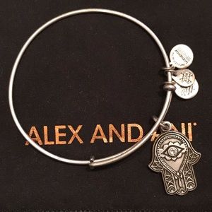 ✨ Alex and Ani ✨ Hand of Fatima 2017 ✨